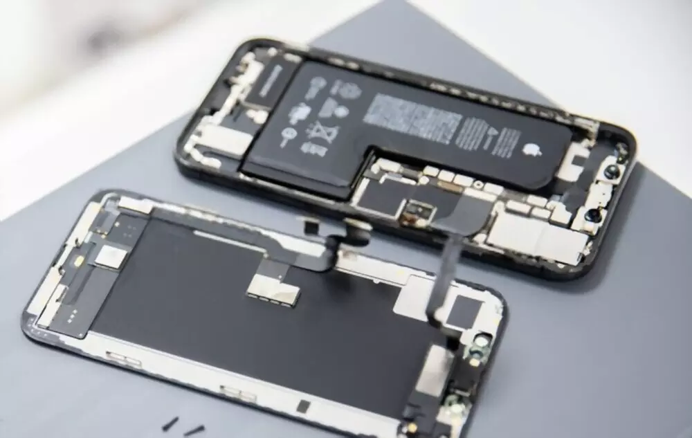 Up to 32% Off on On Location Cell Phone Repair at Cellentric Ltd