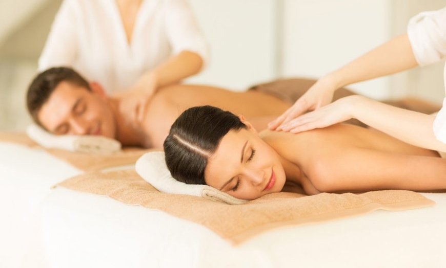 Image 3: Couples 60-Min or 90-Min Relaxing Combo Package w/ Hot Stones at New Fan Fan Spa Up to 50% Off