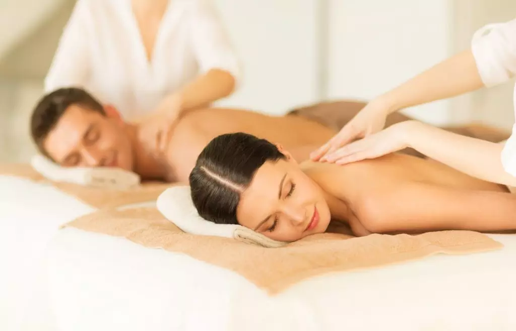 Couples 60-Min or 90-Min Relaxing Combo Package w/ Hot Stones at New Fan Fan Spa Up to 50% Off