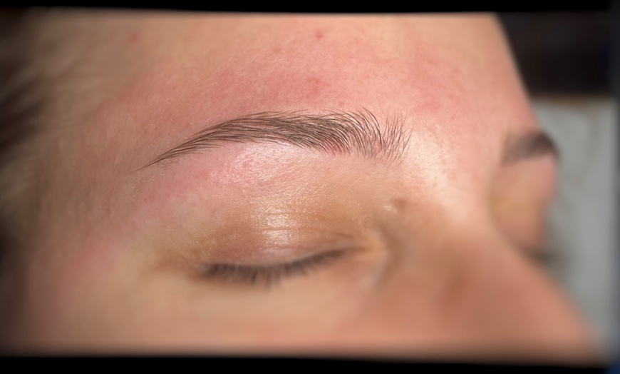 Image 3: Des sourcils parfaits en un clin d'œil
