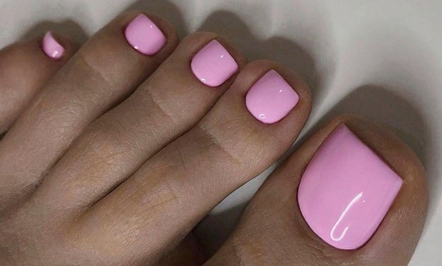 Image 2: Sublimez vos ongles avec élégance chez Pinkastic Concept