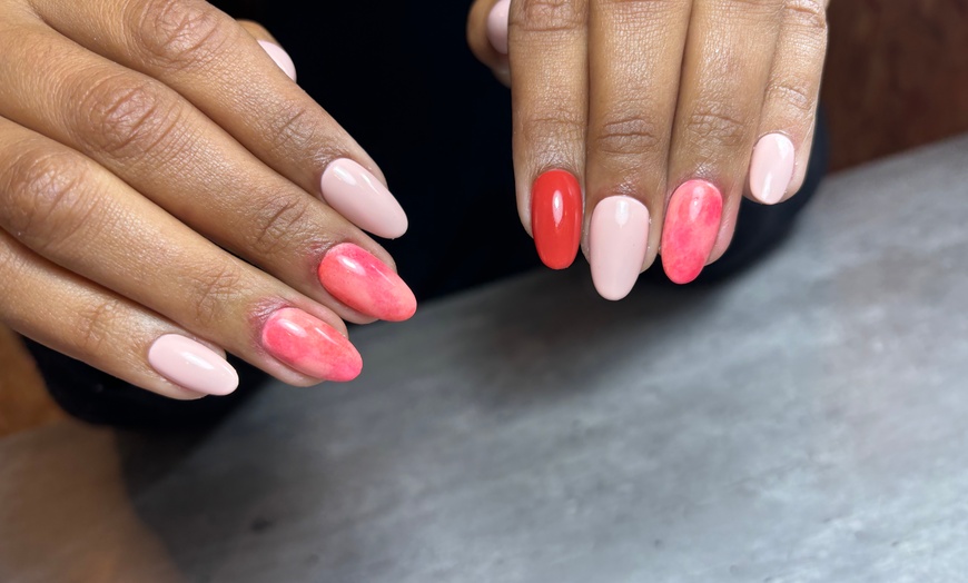 Image 1: 2 poses de semi-permanent avec Powernails13
