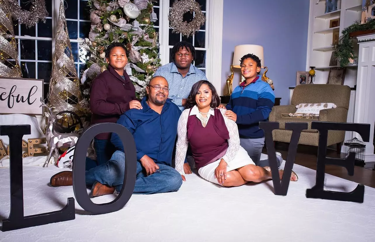 Experience Vibrant Summer Mini Sessions or Family Portrait!