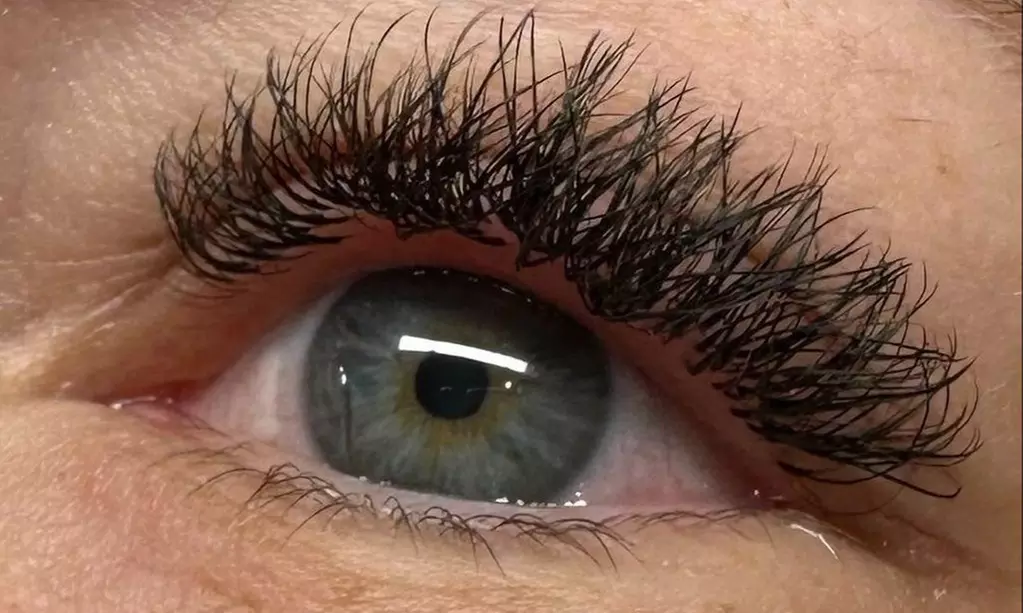 Up to 30% Off on Eyelash Extensions at Adesia breder beauty - Second Medium