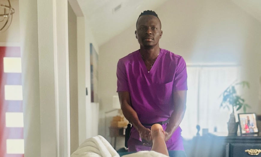 Image 2: Deep Swedish or Deep Tissue Massage with Aromatherapy for Single