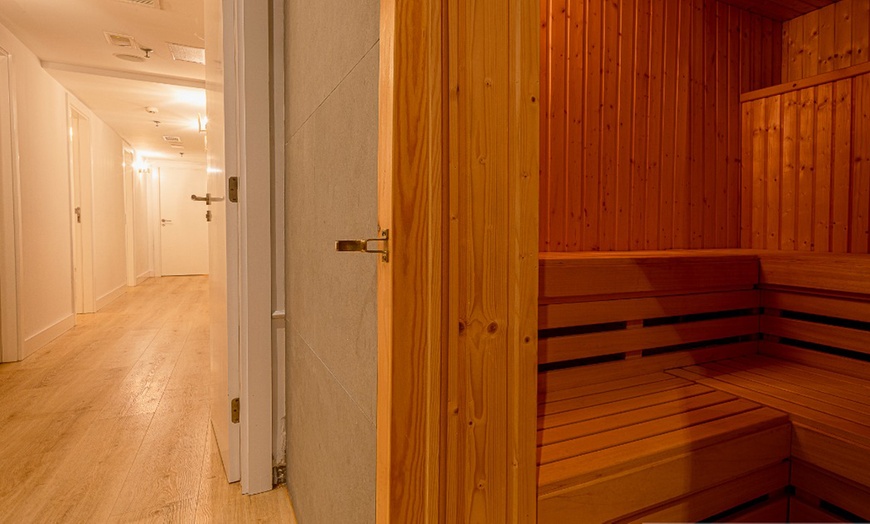 Image 4: Circuito de Spa privado de 60 minutos y masaje para 2 personas 