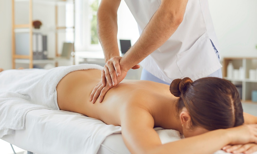 Image 1: Bis zu 32% Rabatt auf den Massage – Ganzkörpermassage bei Janzen Massagetherapie