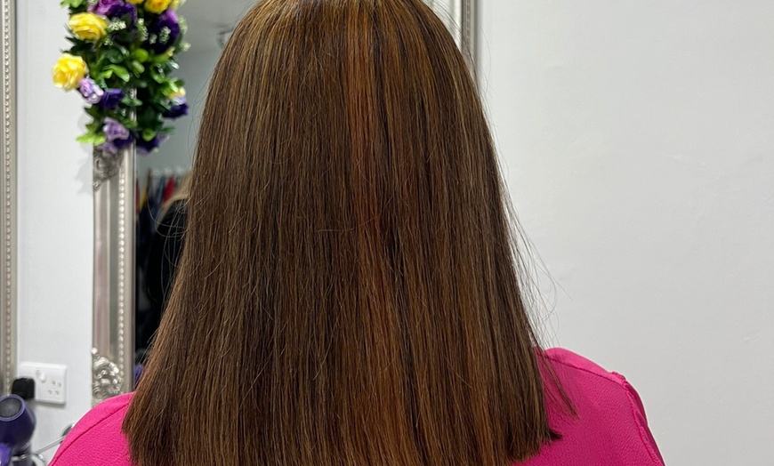 Image 4: Up to 35% Off on Salon - Hair Colour / Highlights at LaVanya Salon Ltd.