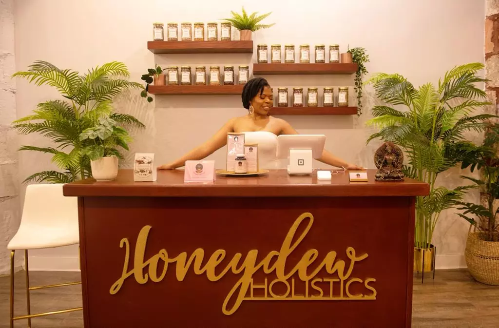 Up to 25% Off on Spa / Salon Beauty Treatments at Honeydew Holistics - Primary Image