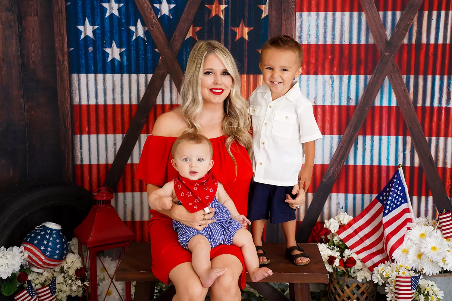 Studio Photo Shoot: 20 or 45 Minute Session with Up to 4 People