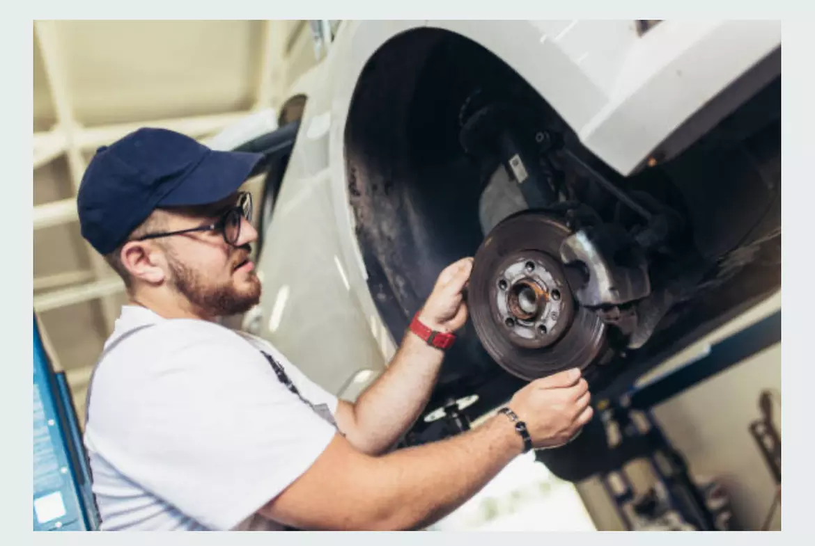 Enjoy up to 10% off at Turnkey Auto Repair with front and back brake pad and rotor replacement services - Primary Image