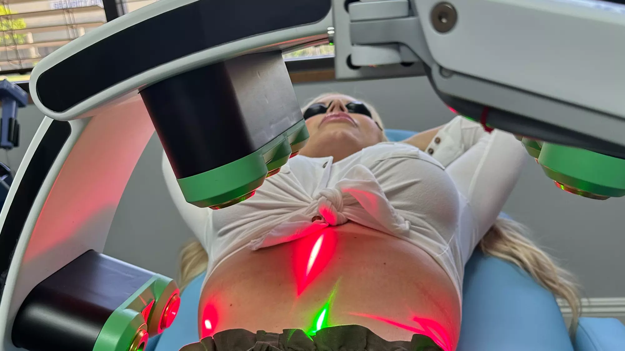 Experience Oream Med Spa's non-invasive lipo laser treatments, offering body contouring with up to 50% discount. - Primary Image