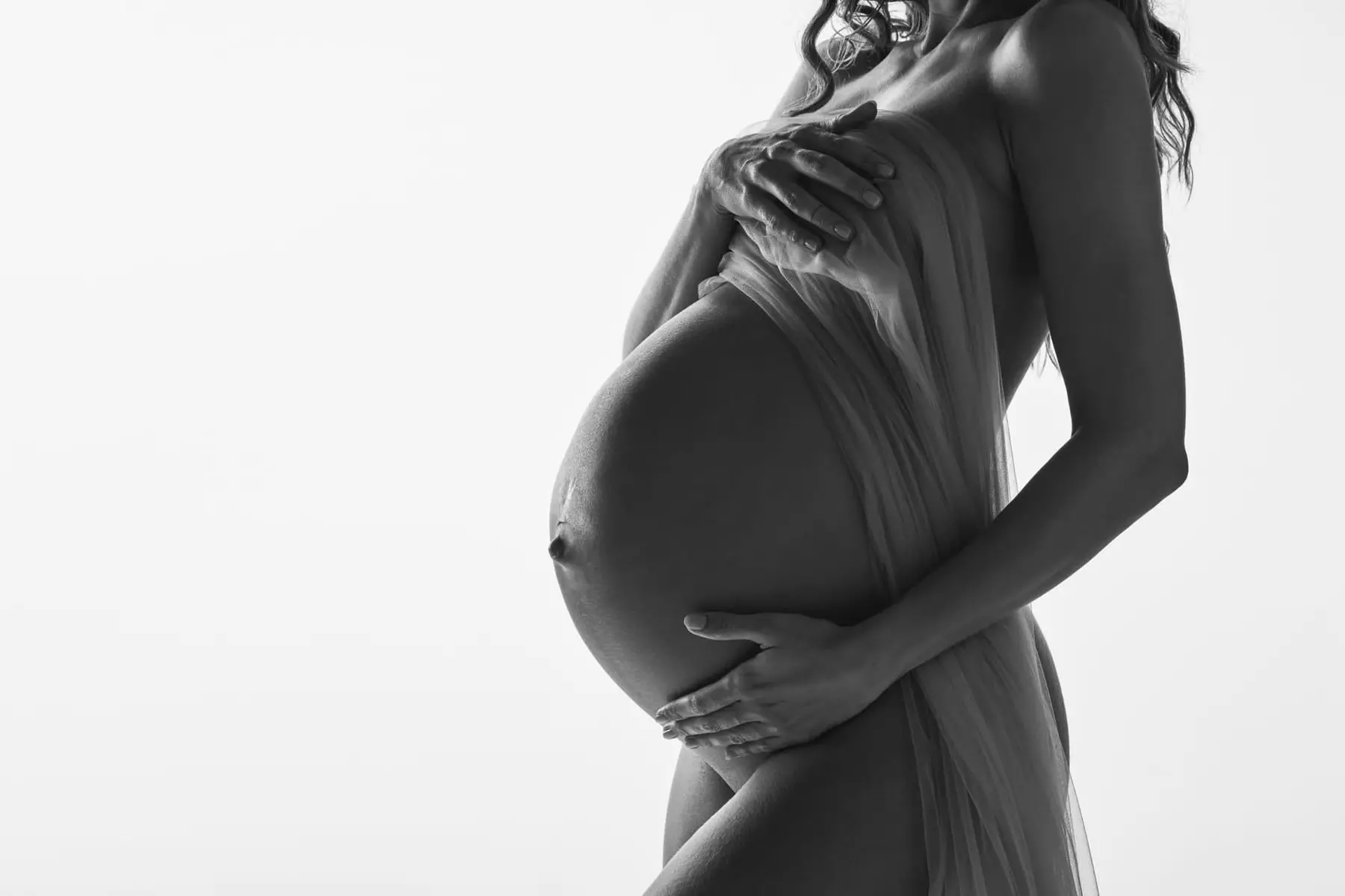 Shooting photo femme enceinte, seule, avec son compagnon ou sa famille