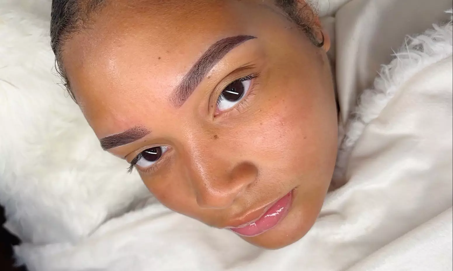 Unlock Flawless Beauty: Say Goodbye to Daily Makeup Hassles!