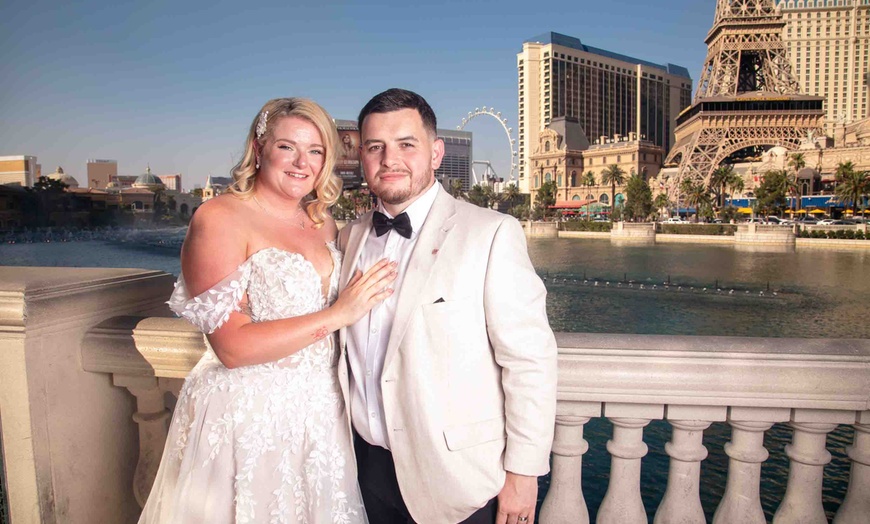 Image 1: Capture Your Love with 90, or 60-Minute Las Vegas Wedding Photo Tour