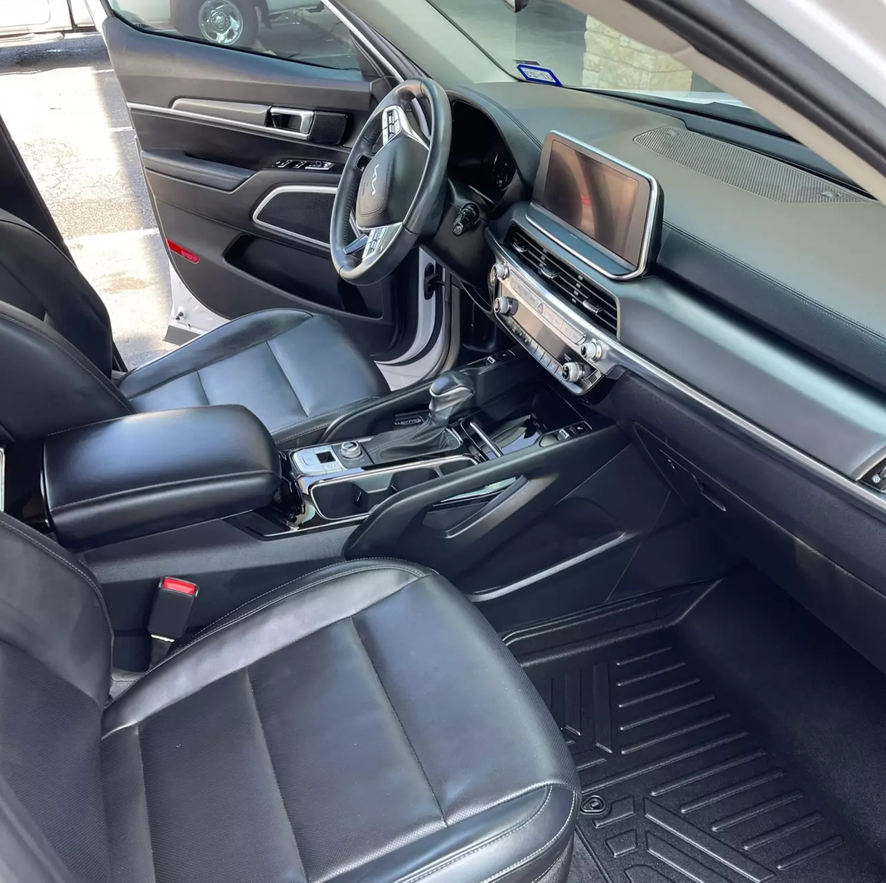 Up to 33% Off on Exterior & Interior Car Detail at Detail N Dazzle - Second Medium