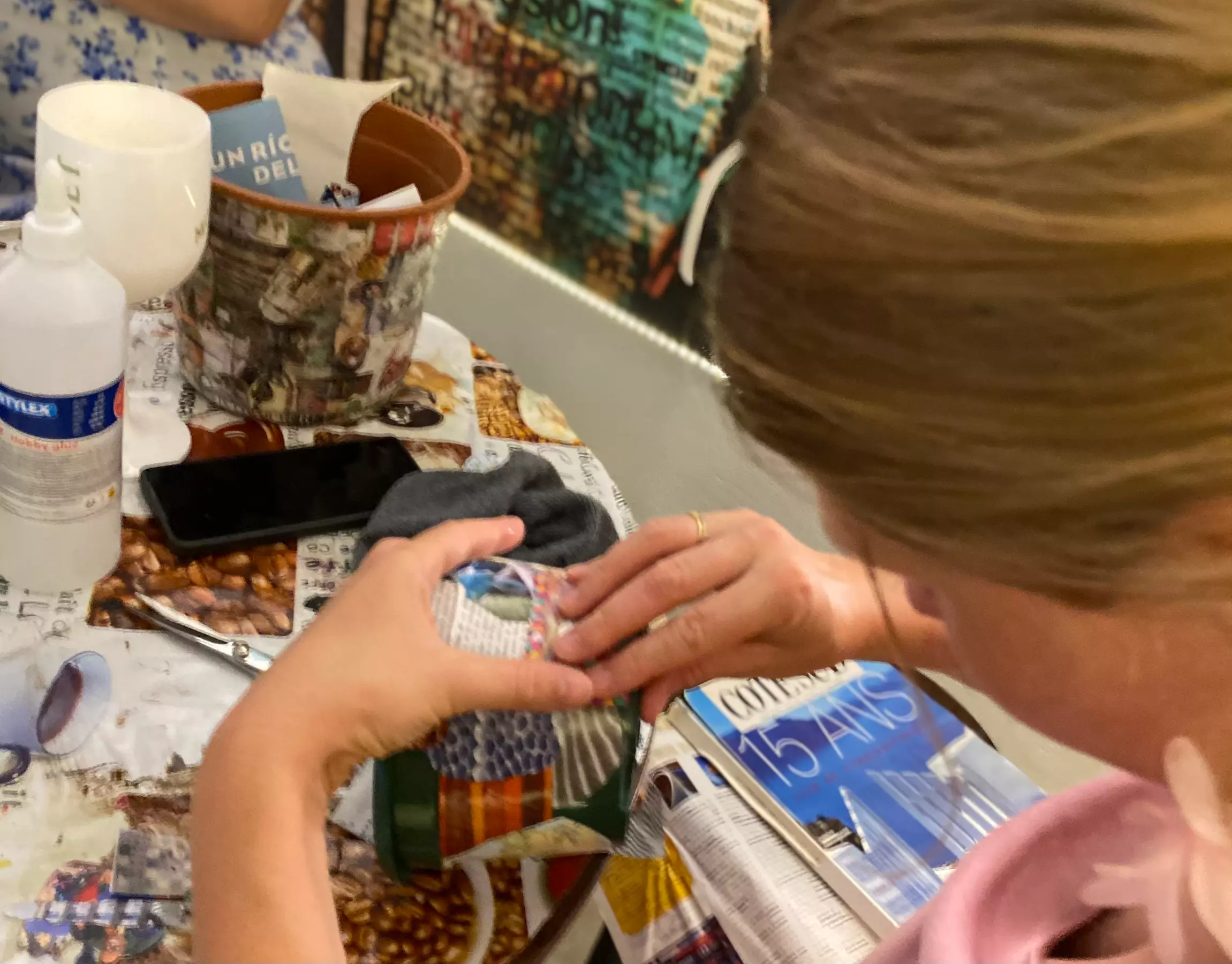 Taller Wine & Collage con material incluido para 1 a 4 personas