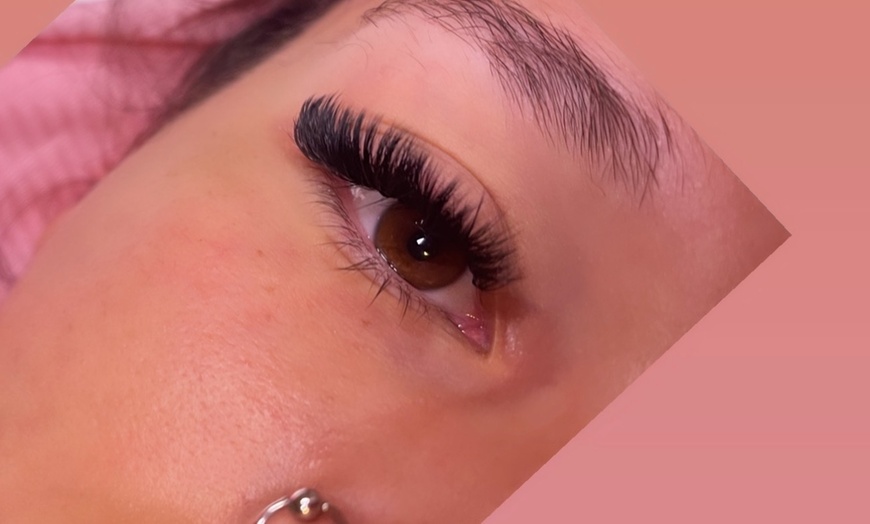 Image 15: Beautifully Lifted Lashes with a Korean Lash Lift