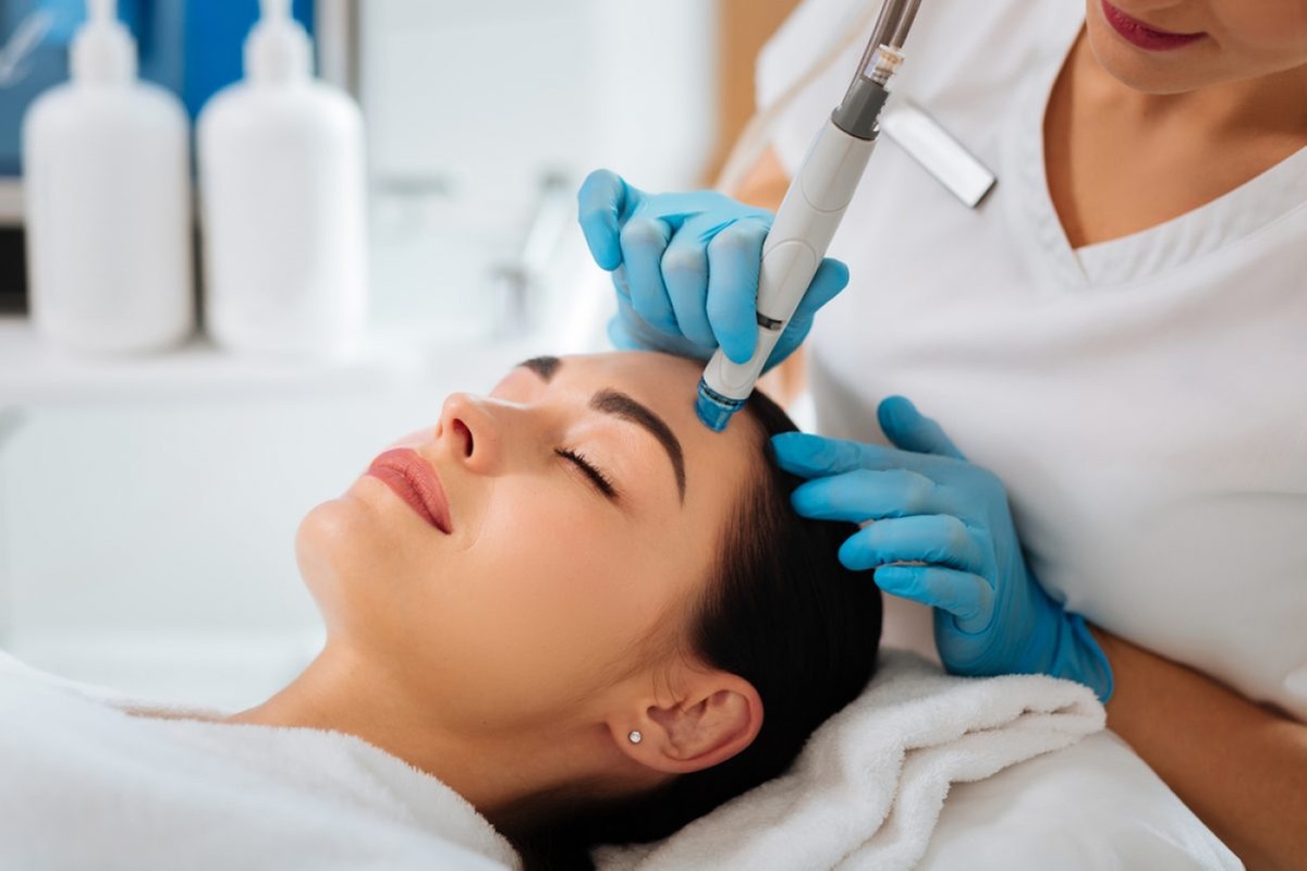 Hydrofacial with LED Light or Lymphatic Drainage Refresh