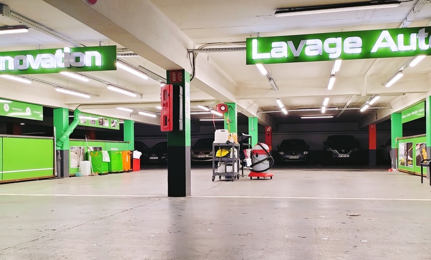 Image 1: Jusqu'à 25% de remise sur Détails intérieurs et extérieurs chez Luxe auto lavage