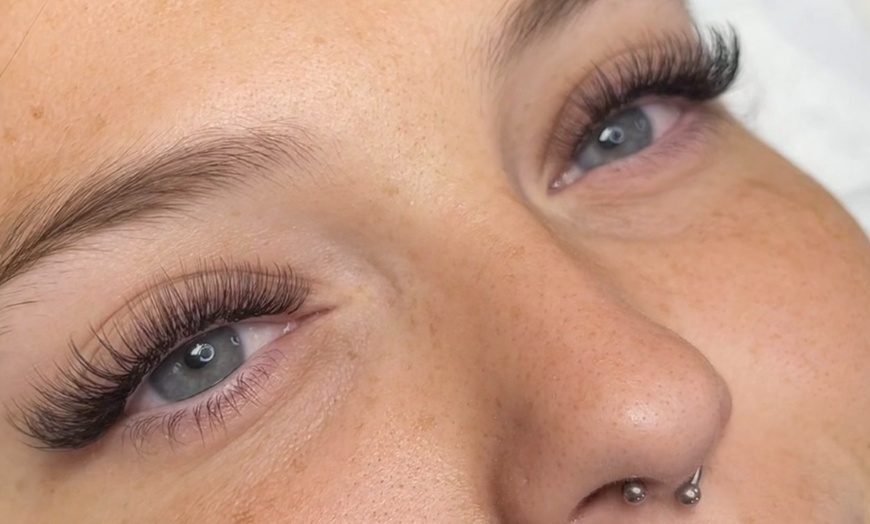 Image 4: Transform Your Look with The Love Struck Set or Subtle Effect