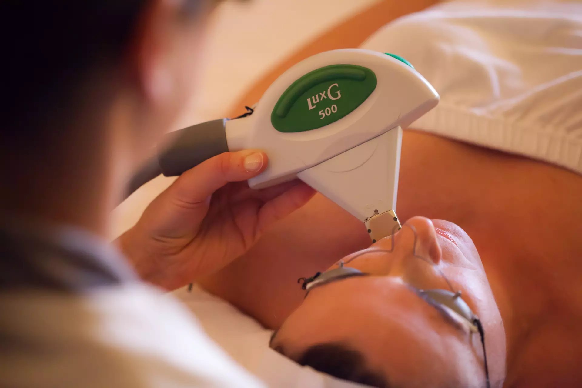 Experience up to 50% off with The WooSkin's laser hair removal options for bikini and chin, offering either 3 or 6 sessions - Primary Image