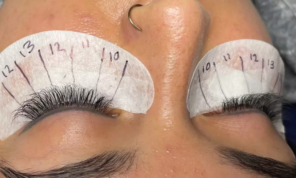 Up to 38% Off on Eyelash Extensions at JJ's Lashes - Second Medium