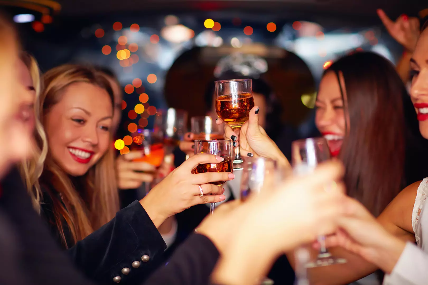 Discover Texas Winos' wine festival experience for 1 or 2 with admission, wine, and souvenirs in a cozy setting up to 30% off - Second Medium
