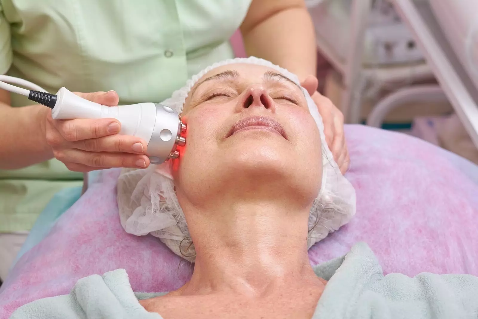 Experience Blink Lash Club's rejuvenating Collagen, Hydrafacial, or Oxygen Facials with up to 41% off. - Primary Image