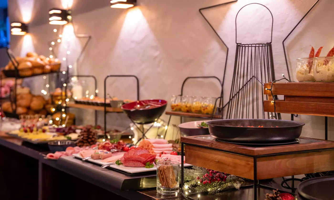 Sonntagsbrunch im stilvollen Gewölbekeller mit Buffet