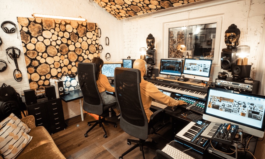 Image 3: Bis zu 45% Rabatt auf den Aufnahmestudio bei Salvador Studioz