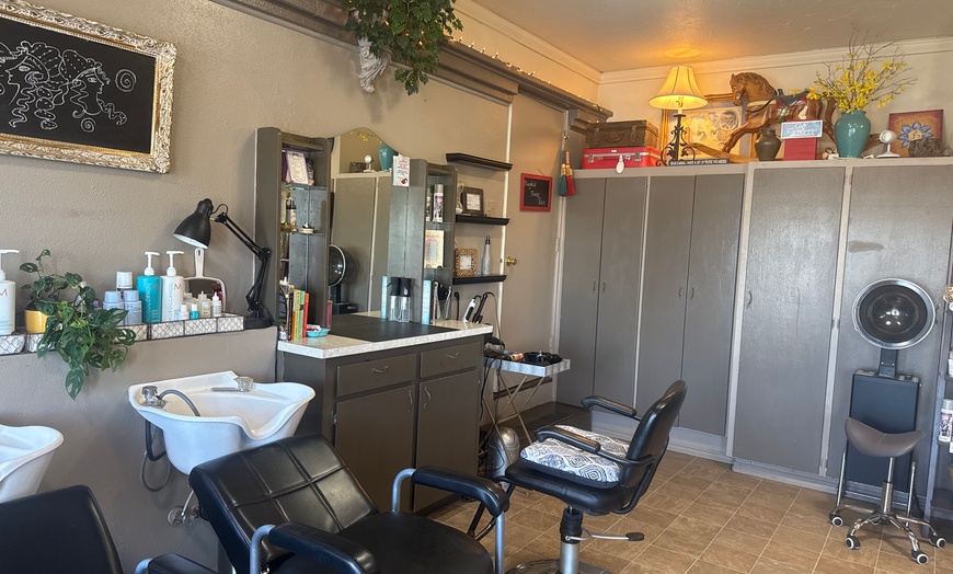 Image 4: Transform Your Hair with a Men's and Women's Cut!