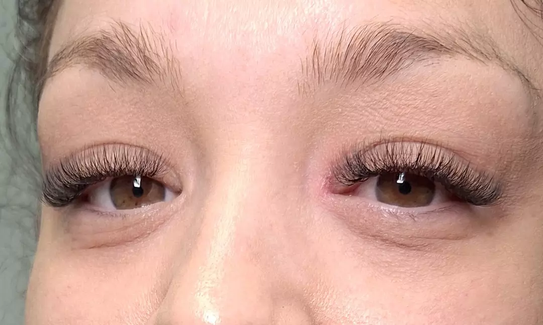 Get Full Set of Classic, Hybrid, Wet Look or Volume Eyelash Extensions