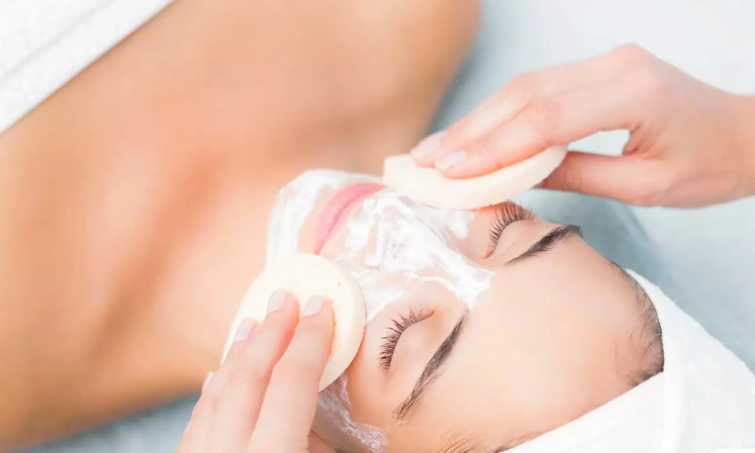 Up to 35% Off on Facial at FenFen Beauty