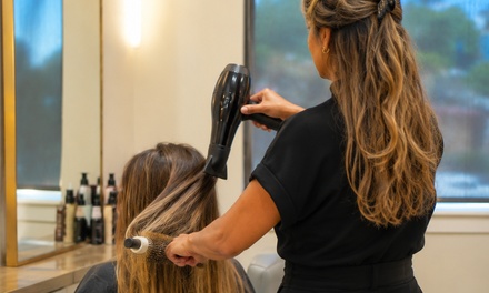 Scalp Balancing Treatment + Blowout - Ipanema Beauty Bar