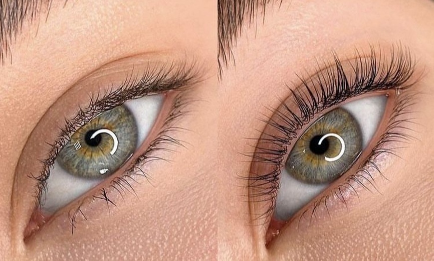 Image 1: Éclat naturel et regard sublimé : cils et beauté des pieds à Nanterre