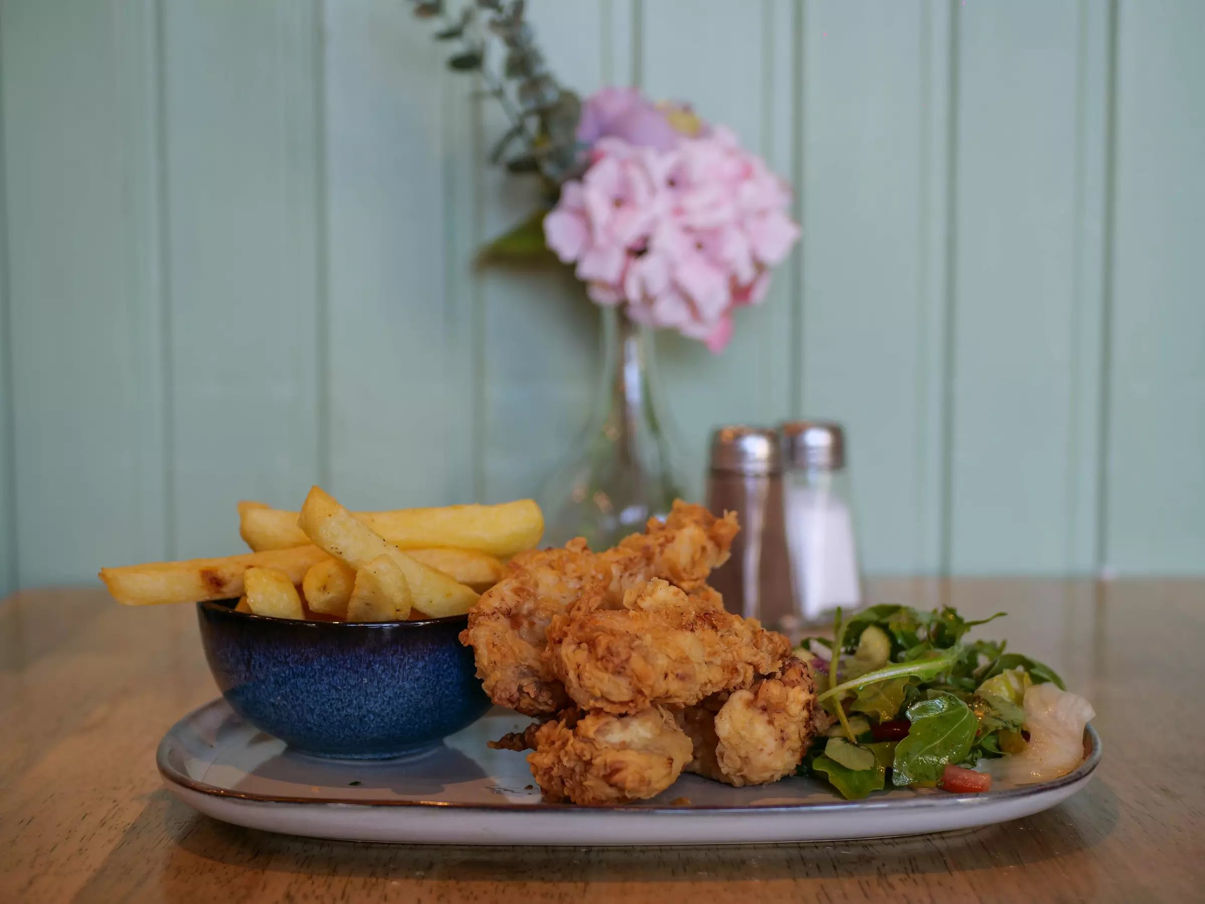 Delicious Breakfast & Lunch Deals for 1, 2, or 4 

4o