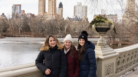 30-minutes Outdoor Photo Shoot: Family, Couples, Solo - Nina Classic Pictures