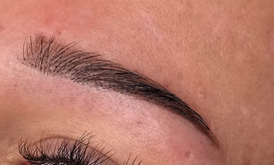 Image 2: Henna pudrowa brwi z opcjonalną geometrią oraz regulacją