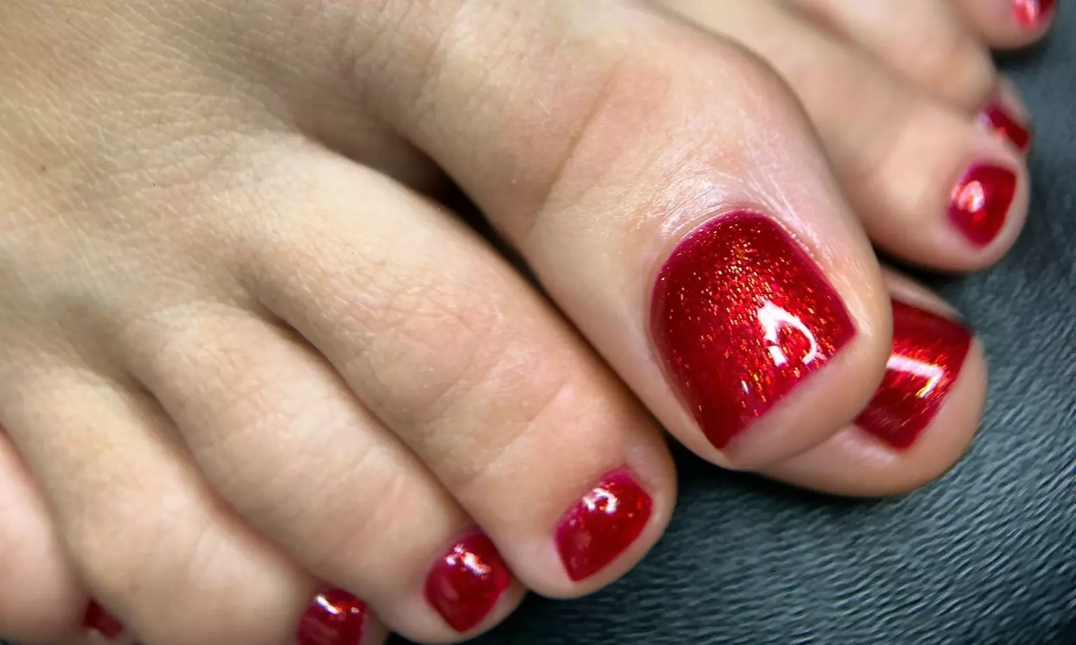 Perfekte Füße: Pediküre mit Lack oder Schellack für 1 Person