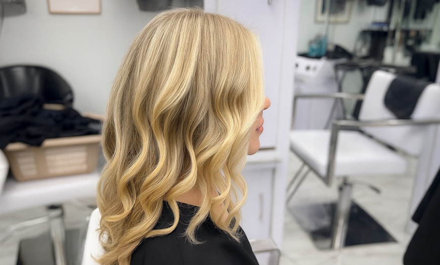 Image 4: Up to 45% Off on Salon - Hair Color / Highlights at Salon Roi