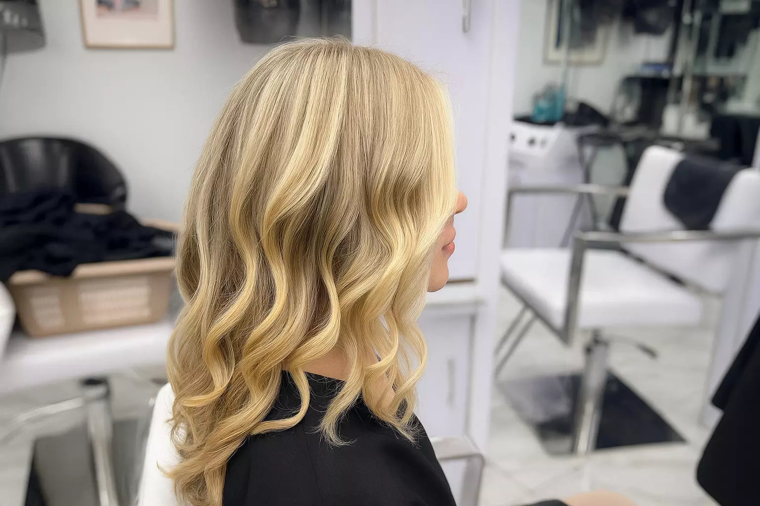 Up to 45% Off on Salon - Hair Color / Highlights at Salon Roi