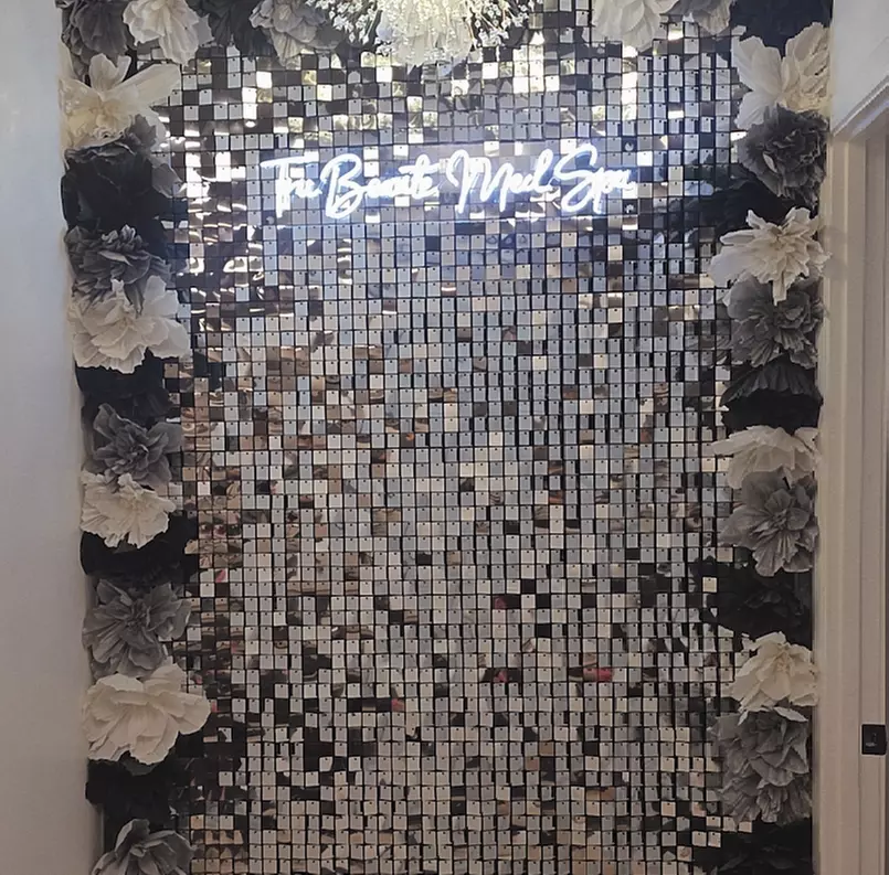 Get Collagen Facial Treatment / 1, 2, or 3 Hydrafacial Sessions