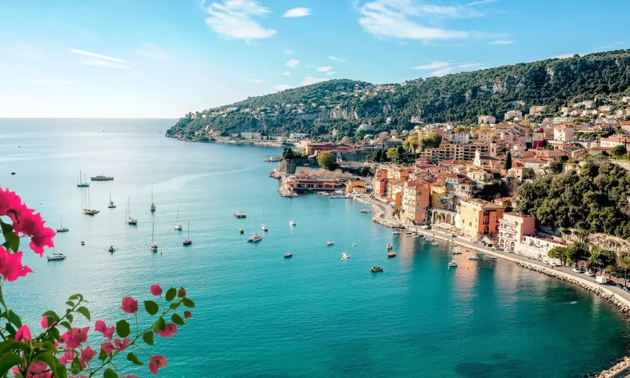 Transfert aéroport en Tesla ou circuit privé sur la Côte d’Azur