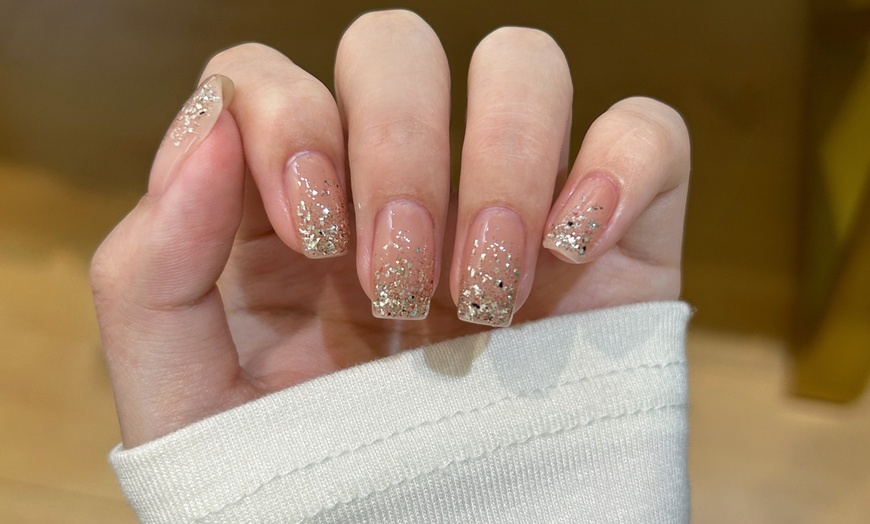 Image 4:  Choose from Manicure or Eye Color/ Gel Shellac Change