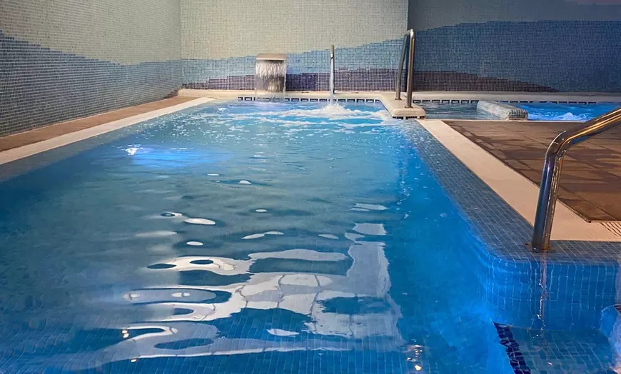 Image 2: Circuito spa en pareja con masaje, mascarilla y aceites esenciales