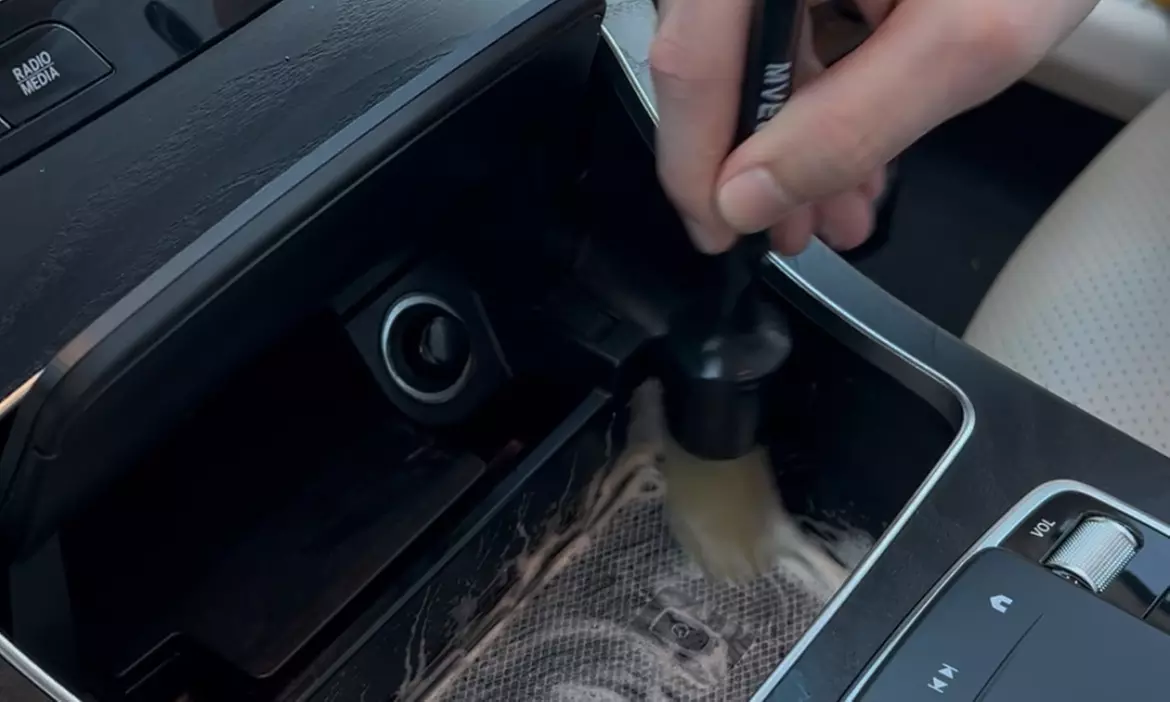 Platinum Shine for Sedan & Coupe, Mid-Size/Trucks, /More + Full Detail