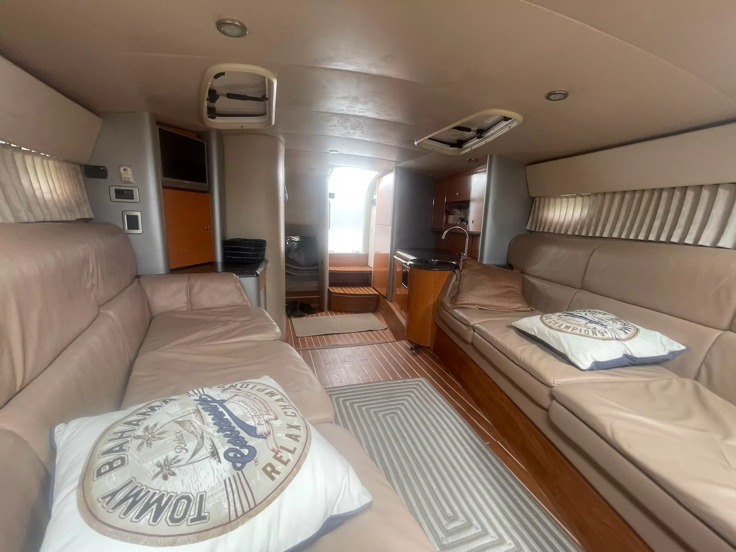 Explore Miami on a 42FT Yacht Rental for up to 10 People