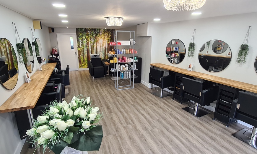 Image 3: Salon - Blow Dry / Blow Out at VIP hairdressing