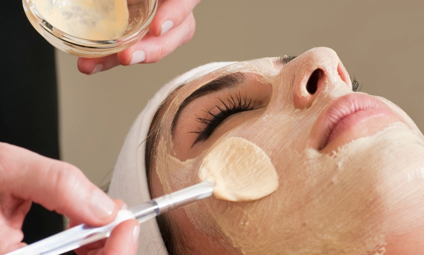 Image 1: 60 Min. Gesichtsbehandlung mit Tiefenreinigung und optionaler Massage